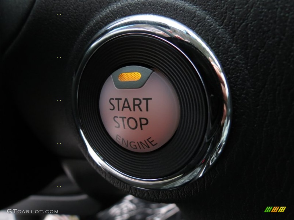 2013 Nissan Pathfinder S Controls Photos