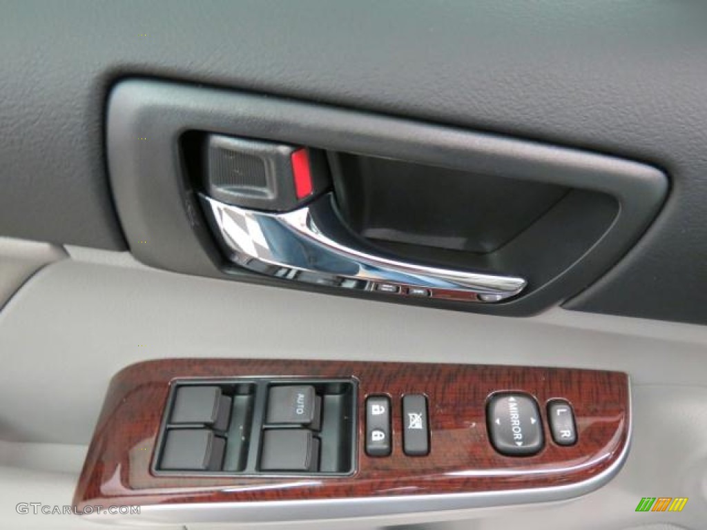 2012 Toyota Camry XLE V6 Controls Photo #75619320