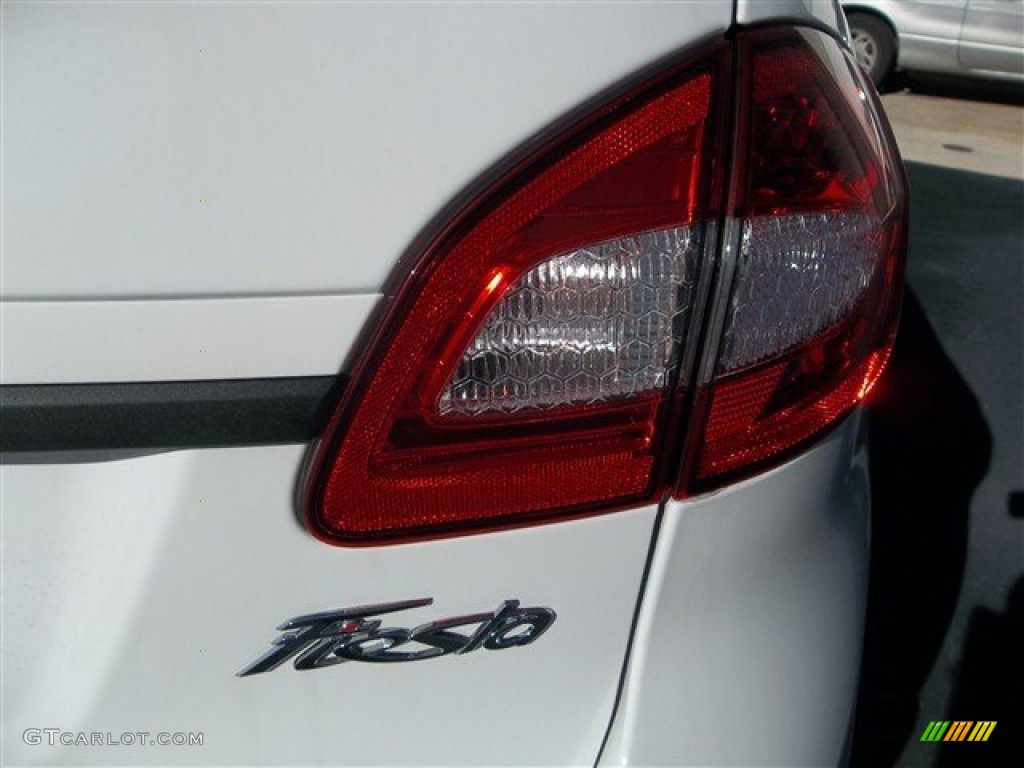 2013 Fiesta S Sedan - Oxford White / Charcoal Black/Light Stone photo #5