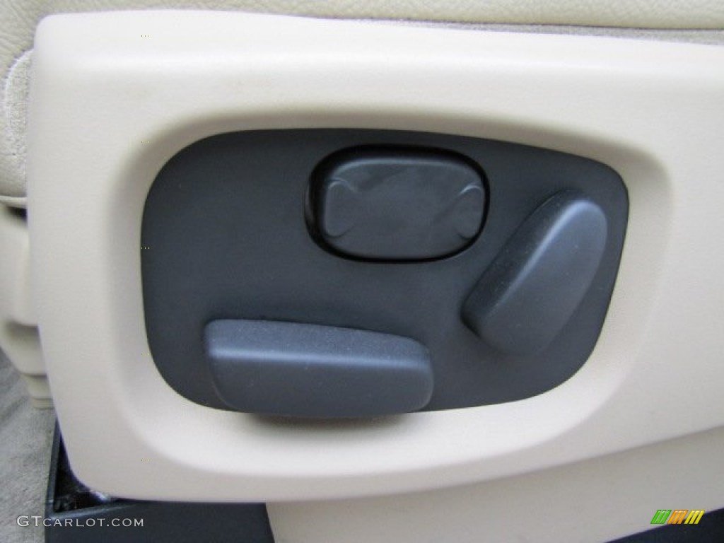 2010 Land Rover LR4 V8 Controls Photo #75624885
