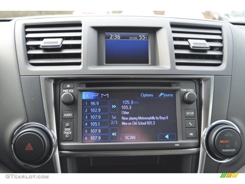 2013 Toyota Highlander SE Controls Photo #75626322