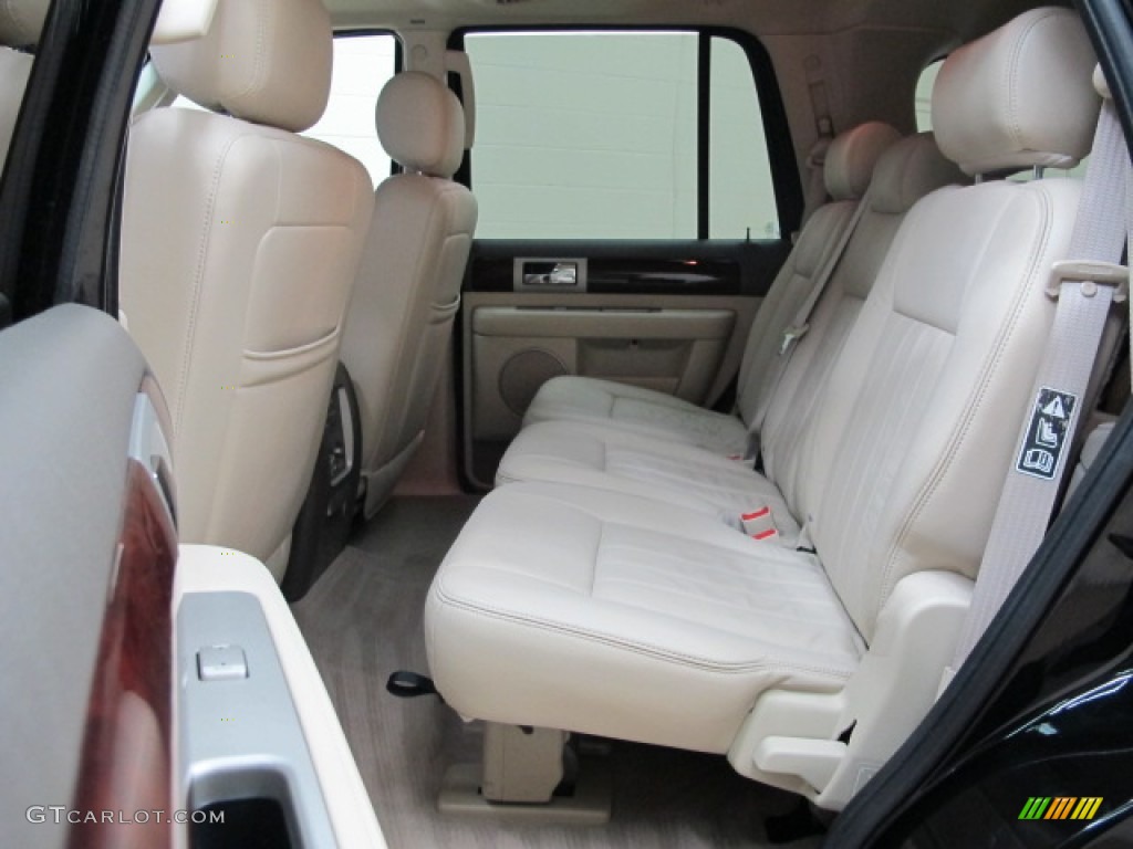 2004 Lincoln Navigator Luxury 4x4 Rear Seat Photo #75626703