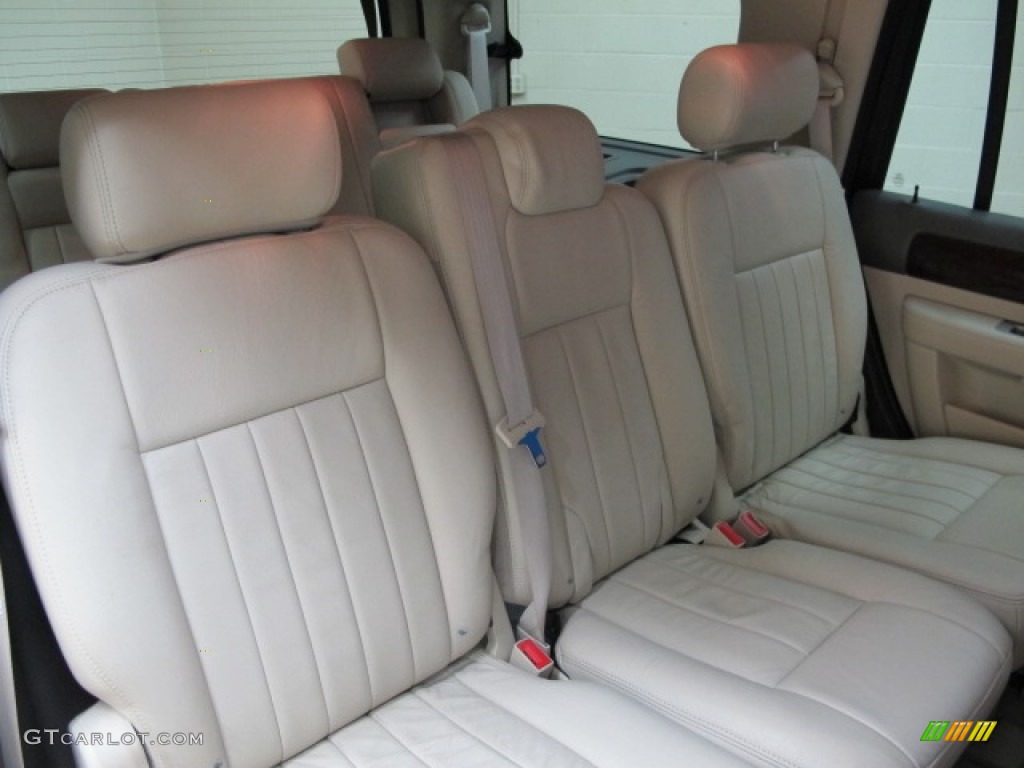 2004 Lincoln Navigator Luxury 4x4 Rear Seat Photo #75626781
