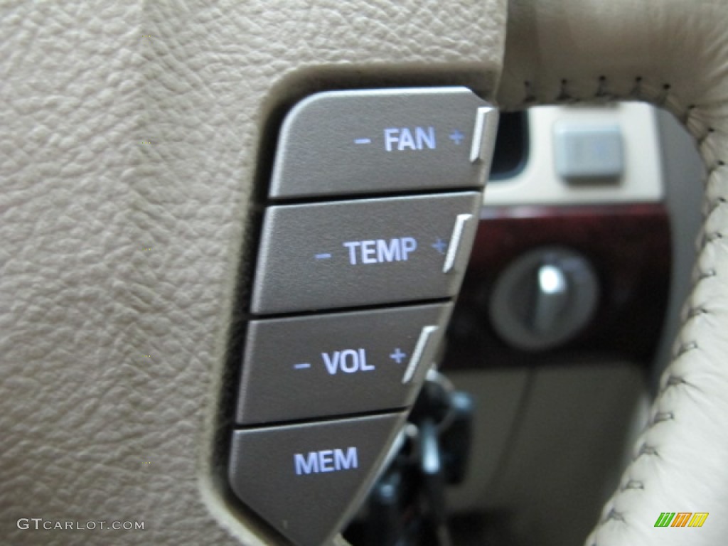 2004 Lincoln Navigator Luxury 4x4 Controls Photo #75627048