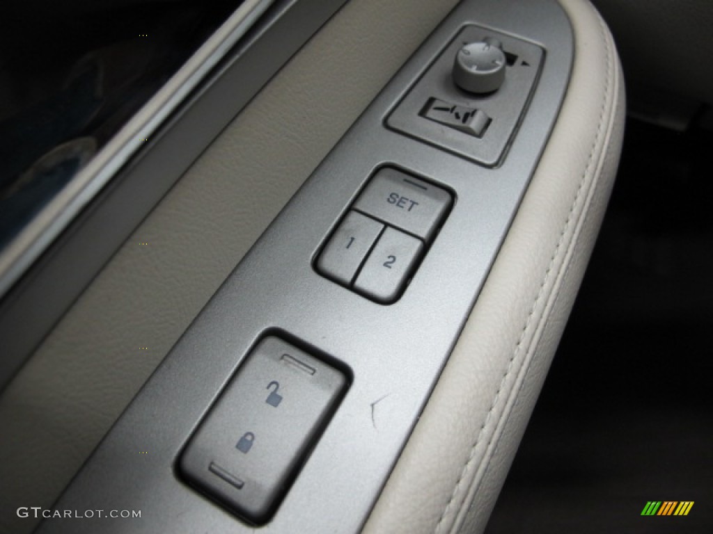 2004 Lincoln Navigator Luxury 4x4 Controls Photo #75627109