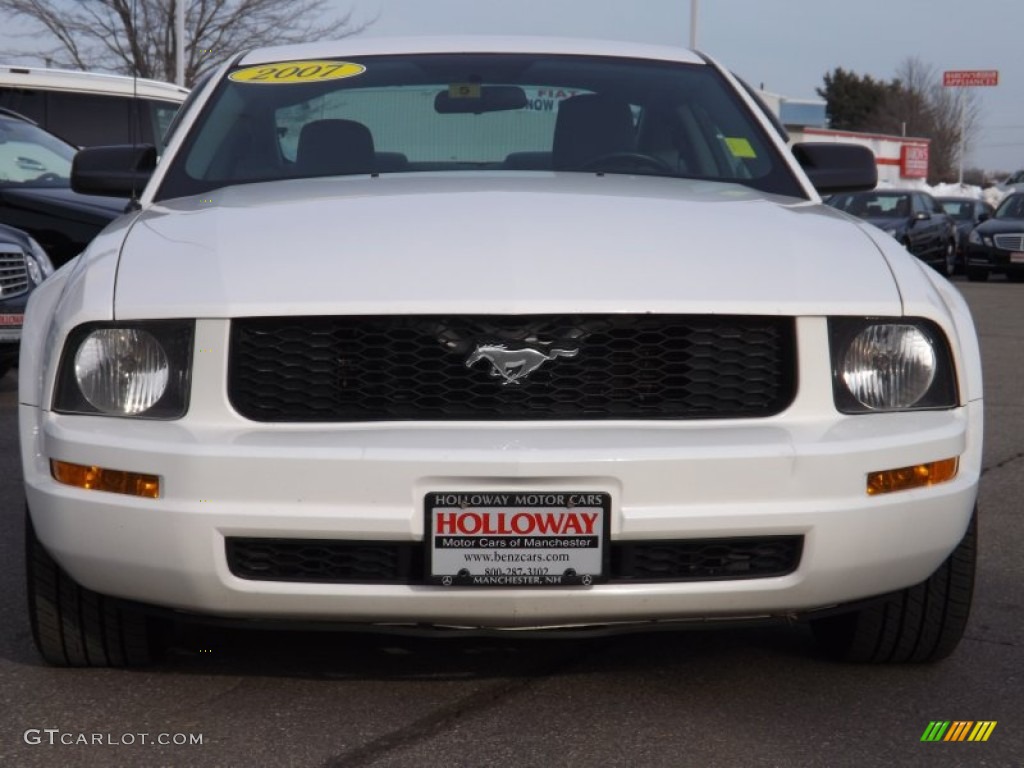 2007 Mustang V6 Deluxe Coupe - Performance White / Light Graphite photo #2