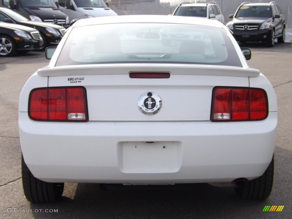 2007 Mustang V6 Deluxe Coupe - Performance White / Light Graphite photo #4