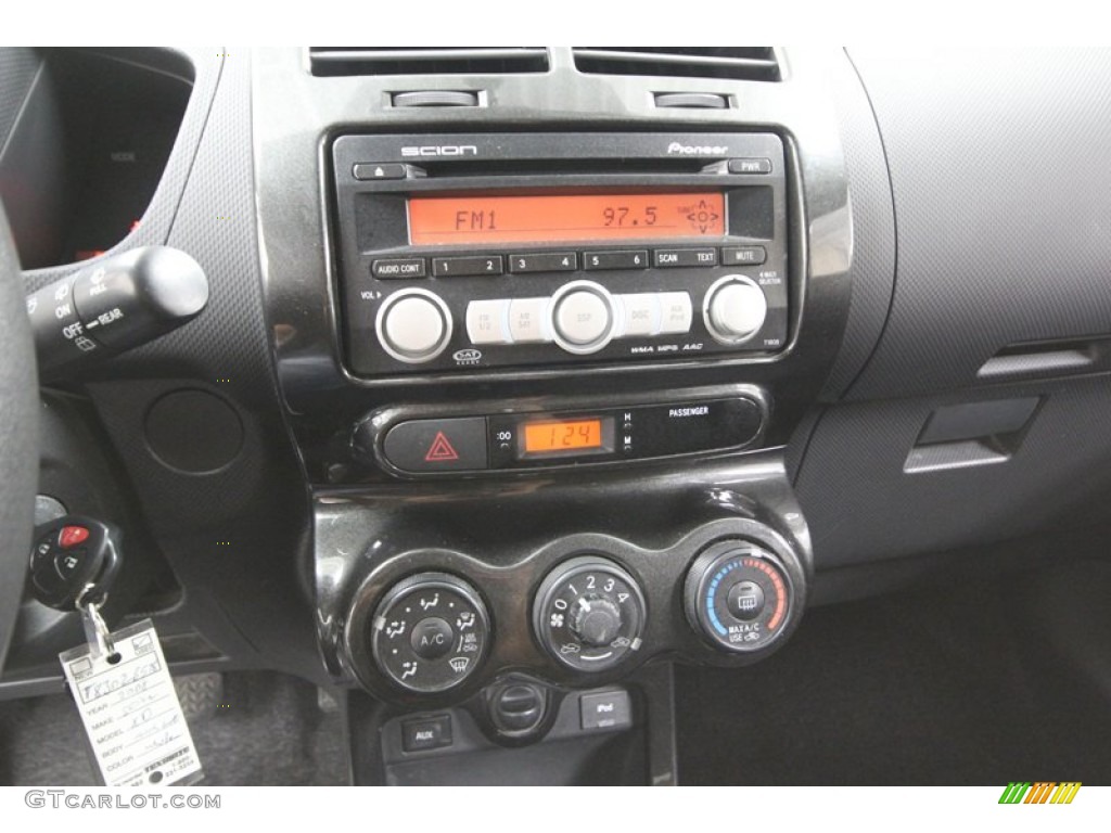 2008 Scion xD Standard xD Model Controls Photo #75633444