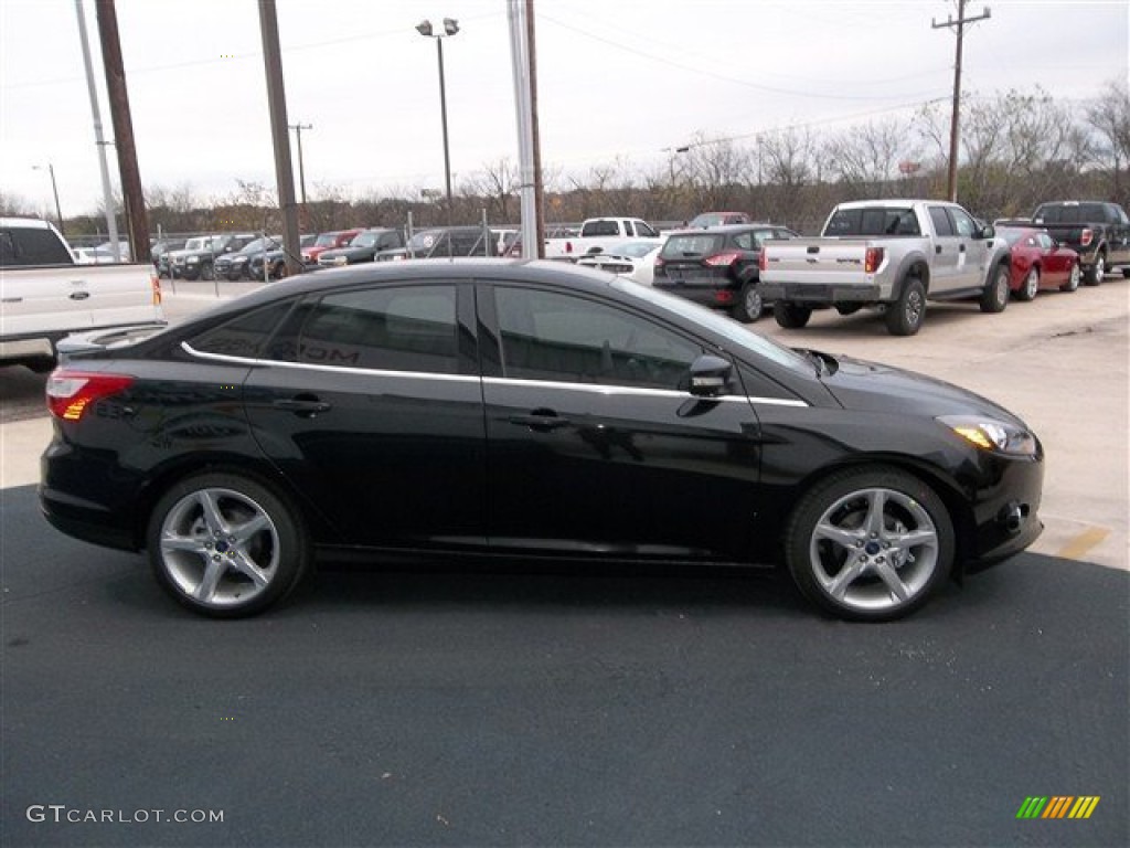 2013 Focus Titanium Sedan - Tuxedo Black / Charcoal Black photo #7