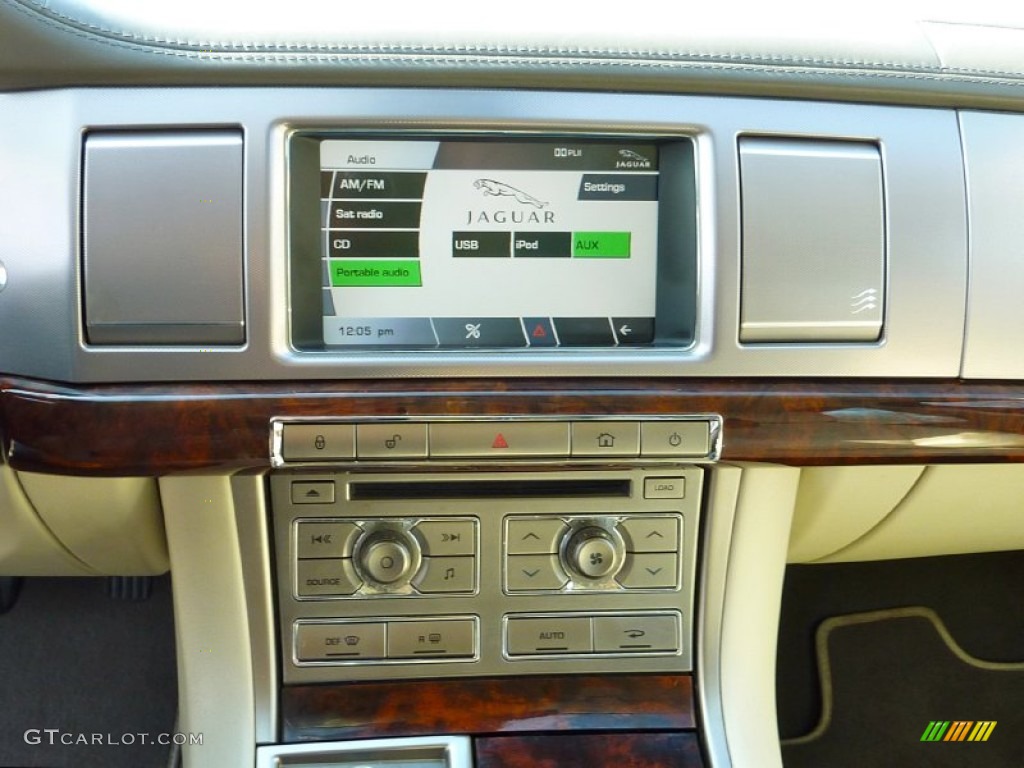 2009 Jaguar XF Premium Luxury Controls Photo #75634125