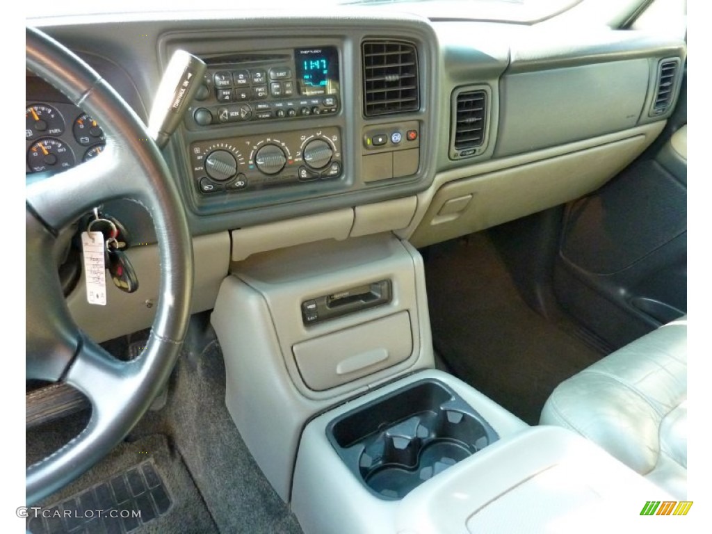 2002 Chevrolet Suburban 2500 LT 4x4 Graphite/Medium Gray Dashboard Photo #75634866