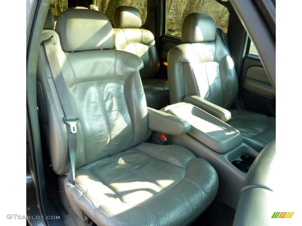 2002 Chevrolet Suburban 2500 LT 4x4 Front Seat Photo #75634878