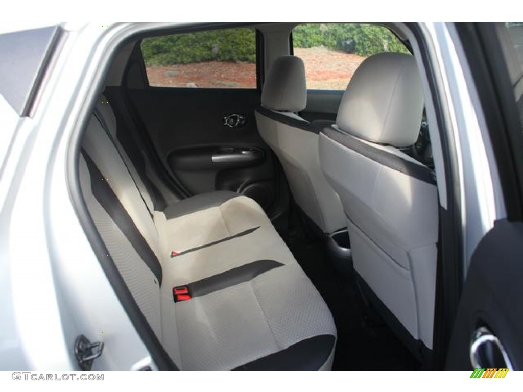 2013 Nissan Juke SV Rear Seat Photo #75641731