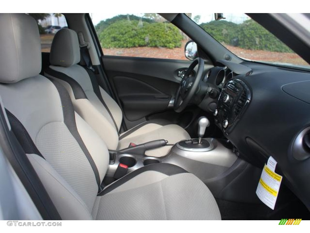 Gray/Silver Trim Interior 2013 Nissan Juke SV Photo #75641751