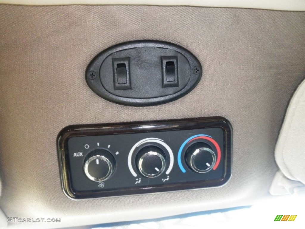 2012 GMC Savana Van 1500 Passenger Conversion Controls Photo #75642210