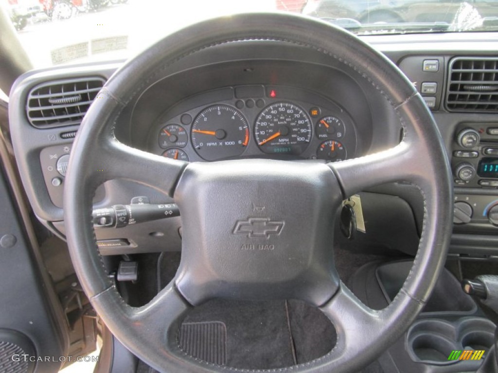 2004 Chevrolet Blazer LS 4x4 Graphite Gray Steering Wheel Photo #75643509