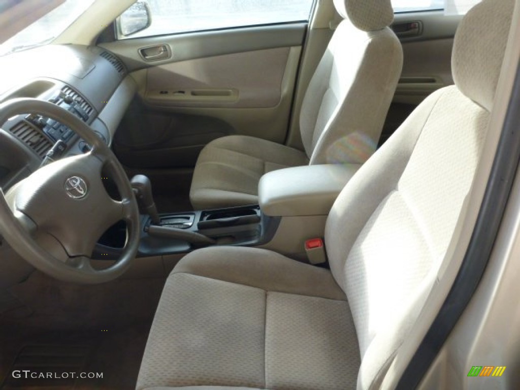 2004 Camry LE - Desert Sand Mica / Taupe photo #13