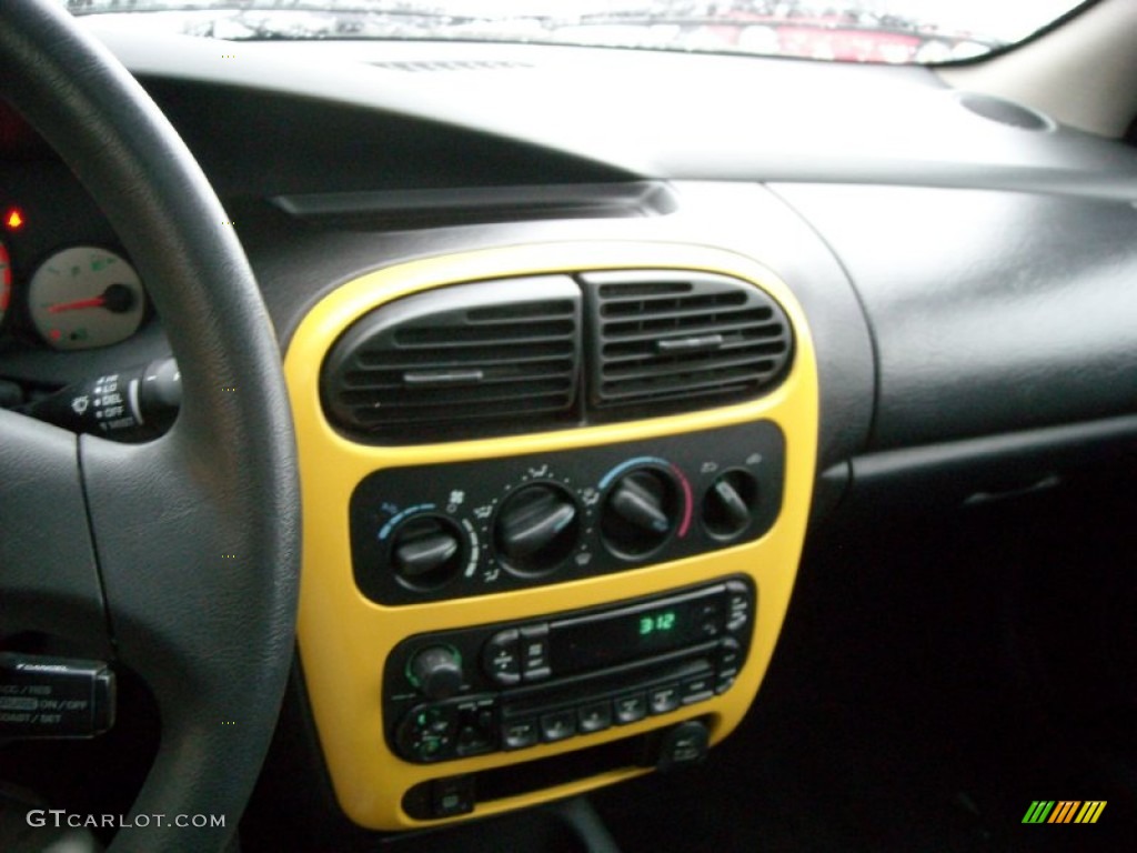 2004 Neon SXT - Solar Yellow / Dark Slate Gray photo #23