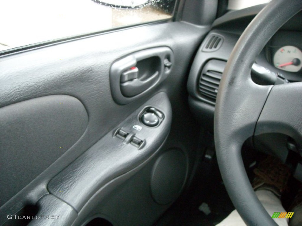 2004 Neon SXT - Solar Yellow / Dark Slate Gray photo #28