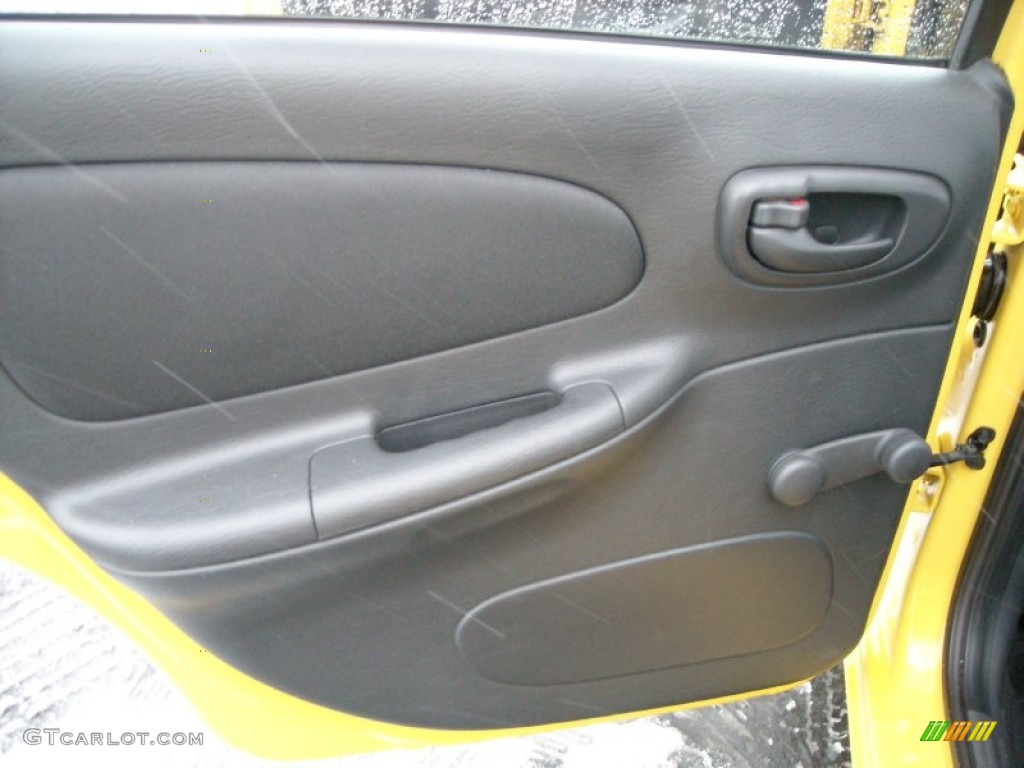 2004 Neon SXT - Solar Yellow / Dark Slate Gray photo #32