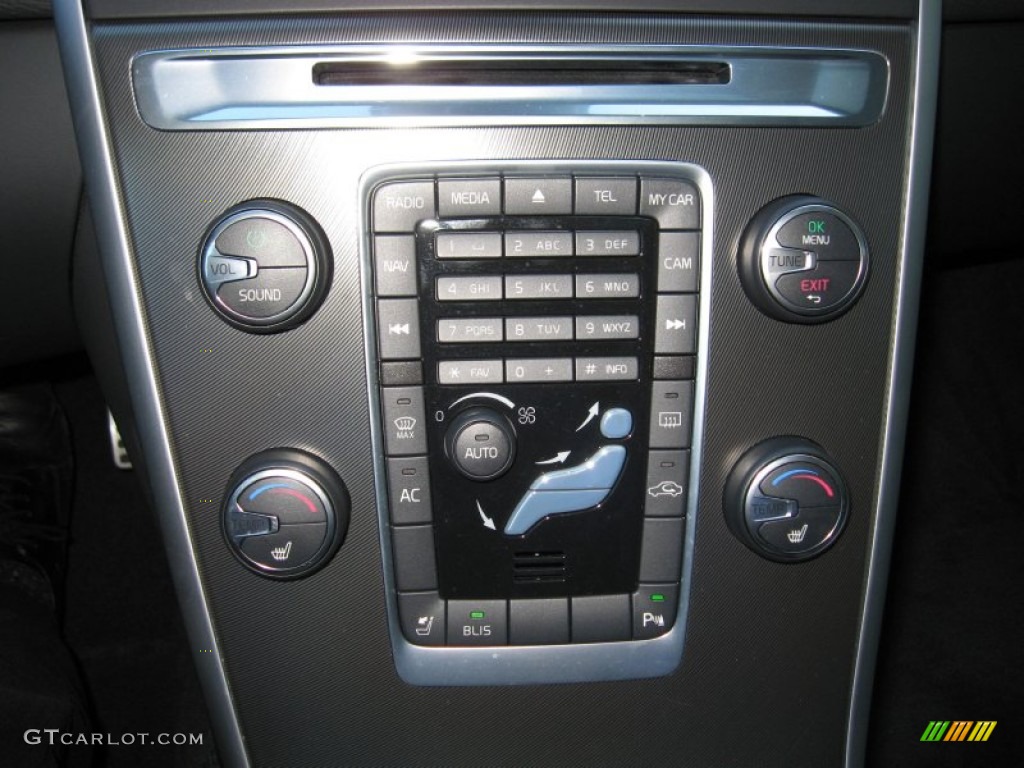 2011 Volvo XC60 T6 AWD R-Design Controls Photo #75649584