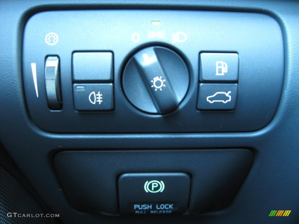 2011 Volvo XC60 T6 AWD R-Design Controls Photos