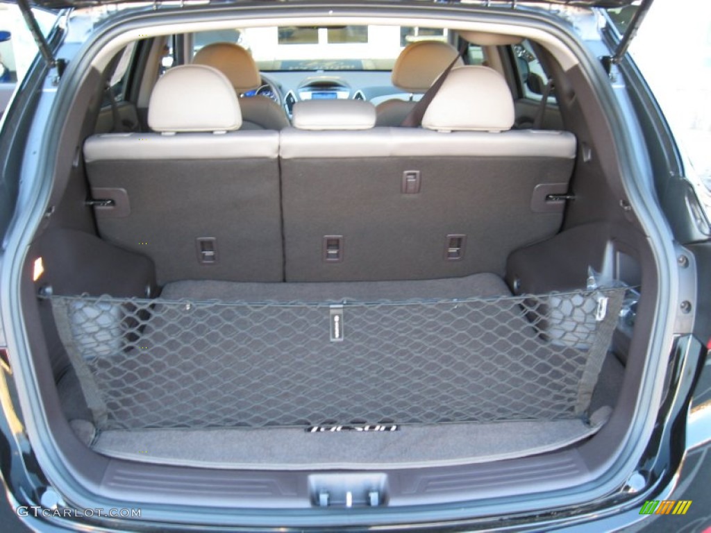 2013 Hyundai Tucson GL Trunk Photos