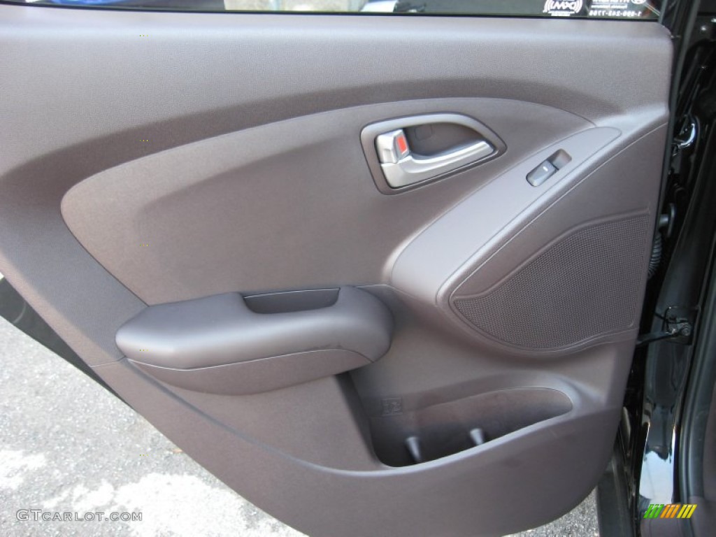 2013 Hyundai Tucson GL Taupe Door Panel Photo #75651360