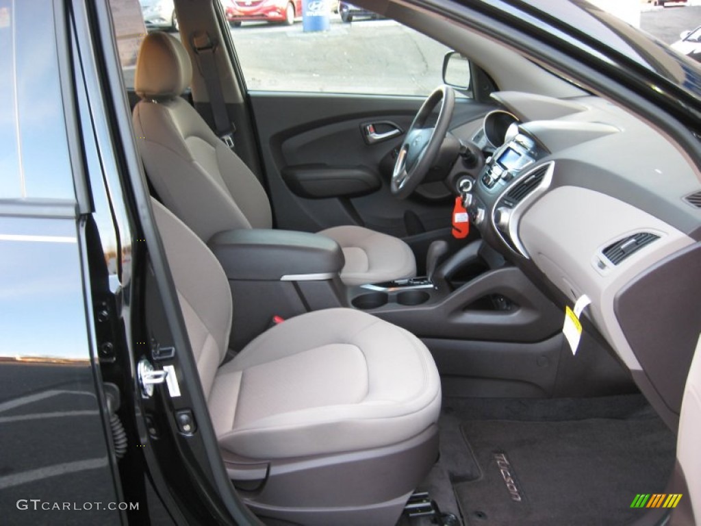 Taupe Interior 2013 Hyundai Tucson GL Photo #75651378