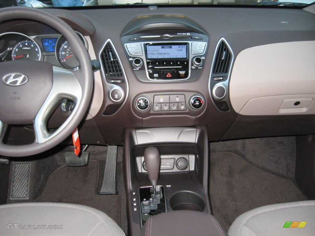 2013 Hyundai Tucson GL Dashboard Photos