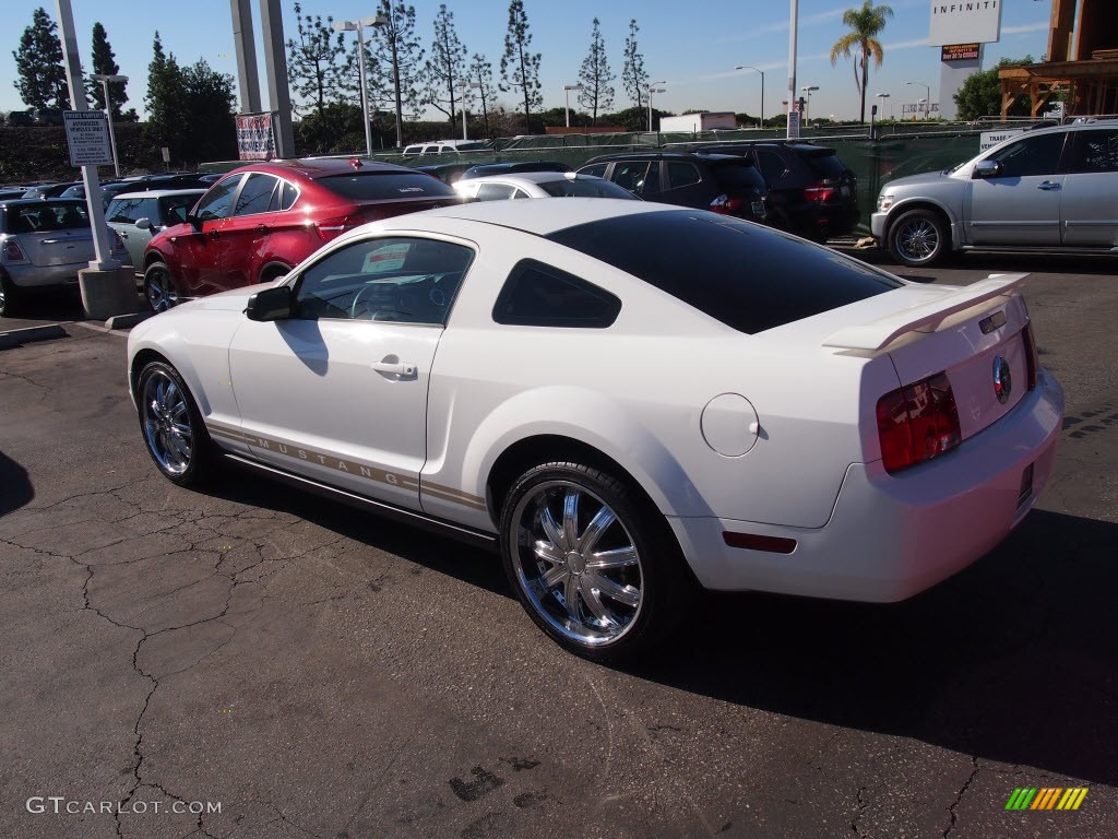 2005 Mustang V6 Deluxe Coupe - Performance White / Medium Parchment photo #12