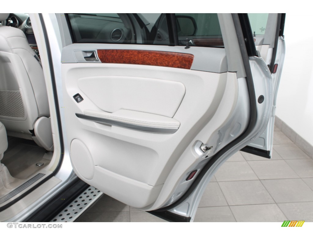 2009 Mercedes-Benz GL 450 4Matic Ash Door Panel Photo #75652986