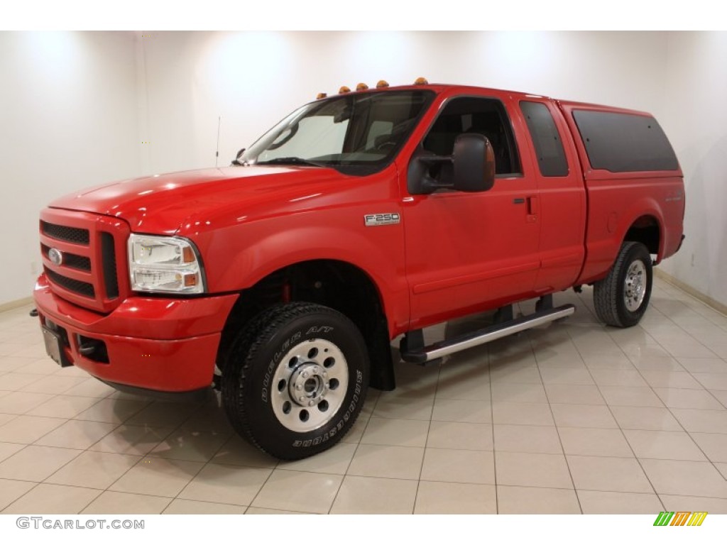 Red Clearcoat 2005 Ford F250 Super Duty XLT SuperCab 4x4 Exterior Photo #75654956