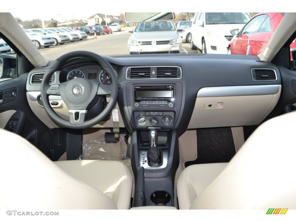 2013 Volkswagen Jetta SE Sedan Cornsilk Beige Dashboard Photo #75659748