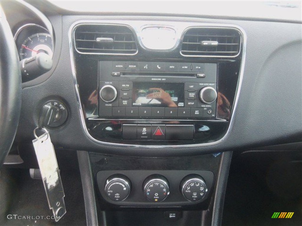 2011 Chrysler 200 Touring Convertible Controls Photo #75661962