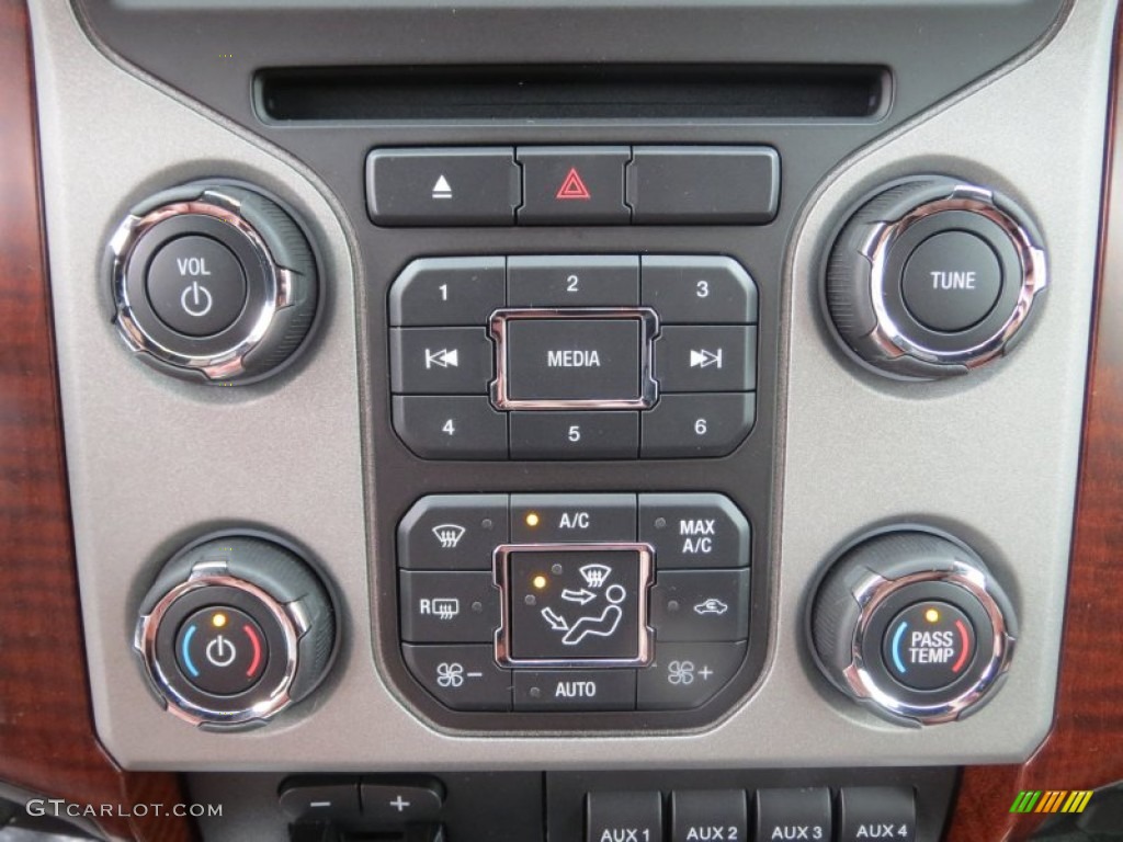 2013 Ford F250 Super Duty King Ranch Crew Cab 4x4 Controls Photo #75662232