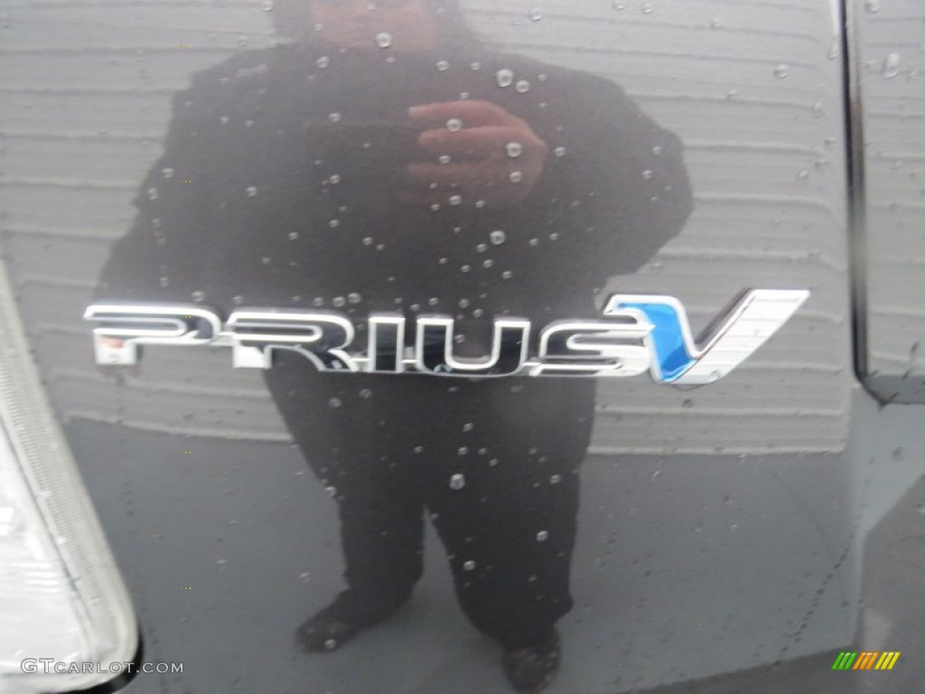 2013 Prius v Three Hybrid - Magnetic Gray Metallic / Misty Gray photo #15