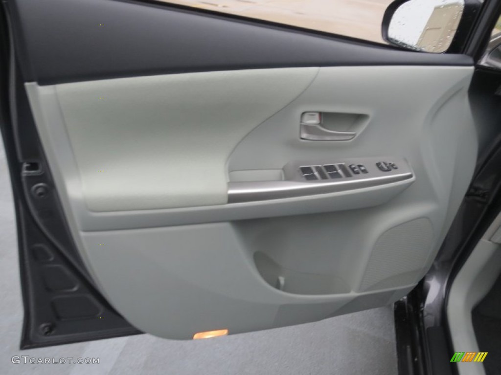 2013 Prius v Three Hybrid - Magnetic Gray Metallic / Misty Gray photo #21