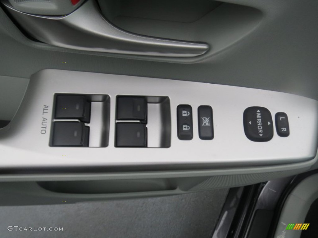 2013 Prius v Three Hybrid - Magnetic Gray Metallic / Misty Gray photo #22