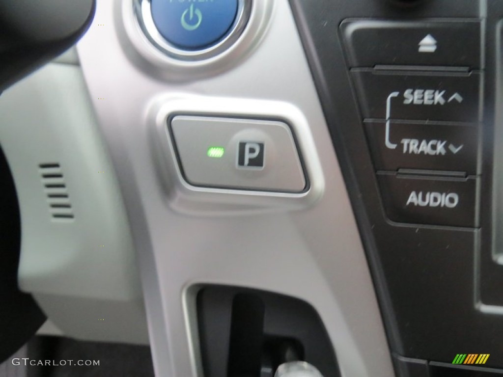 2013 Prius v Three Hybrid - Magnetic Gray Metallic / Misty Gray photo #32