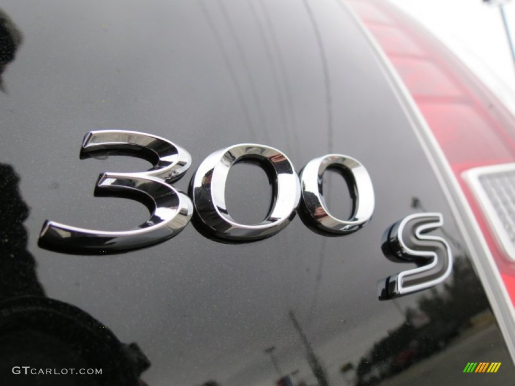 2013 300 S V6 - Phantom Black Tri-Coat Pearl / Black photo #14