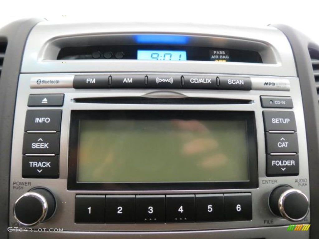 2010 Hyundai Santa Fe SE Audio System Photos