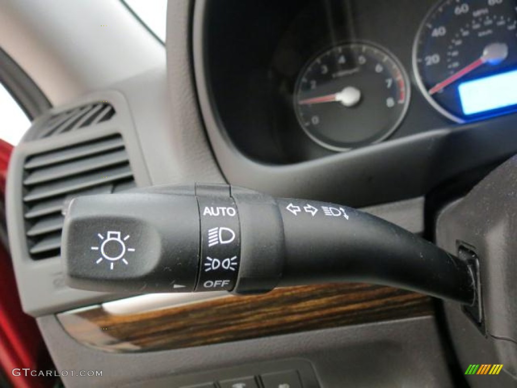 2010 Hyundai Santa Fe SE Controls Photo #75667254