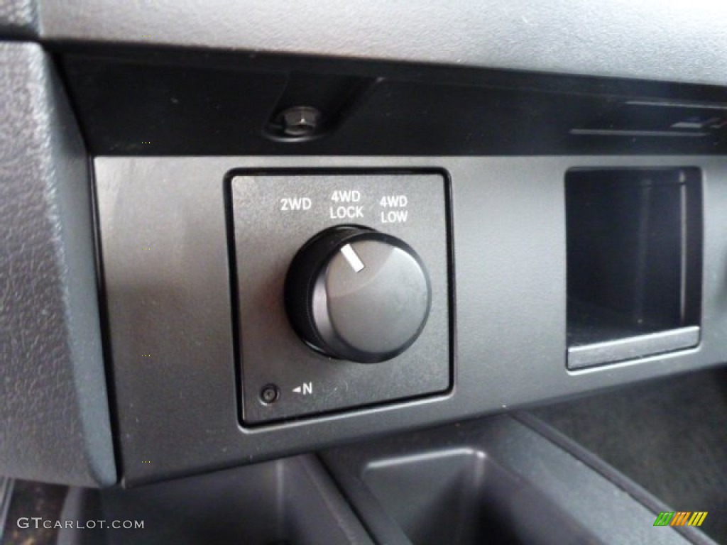 2009 Dodge Dakota ST Crew Cab 4x4 Controls Photo #75668202