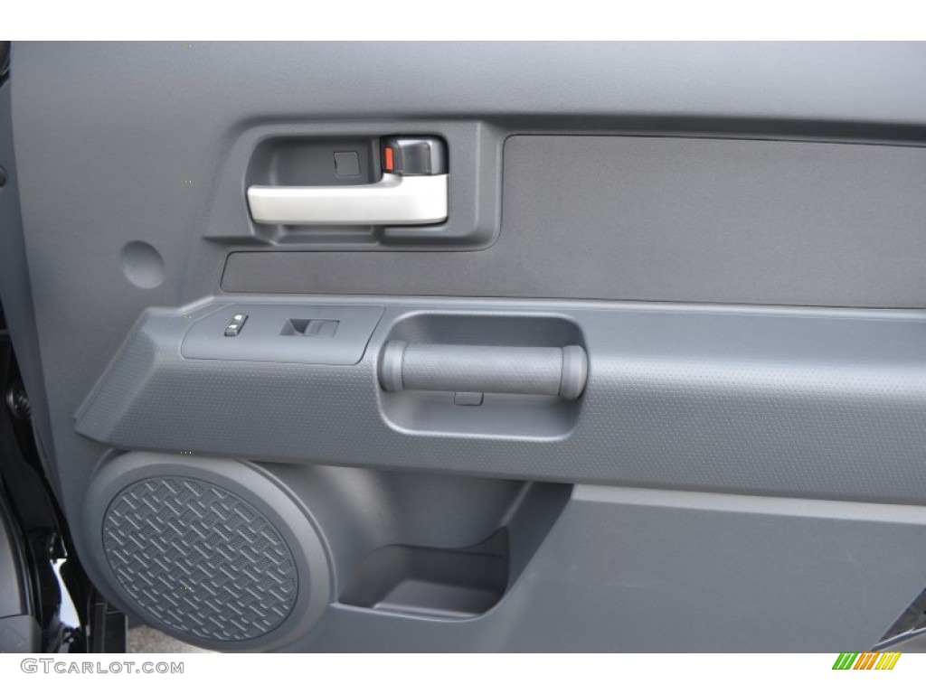 2013 Toyota FJ Cruiser Standard FJ Cruiser Model Door Panel Photos