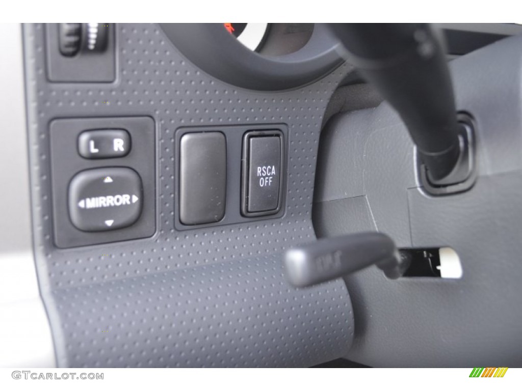 2013 Toyota FJ Cruiser Standard FJ Cruiser Model Controls Photo #75670512