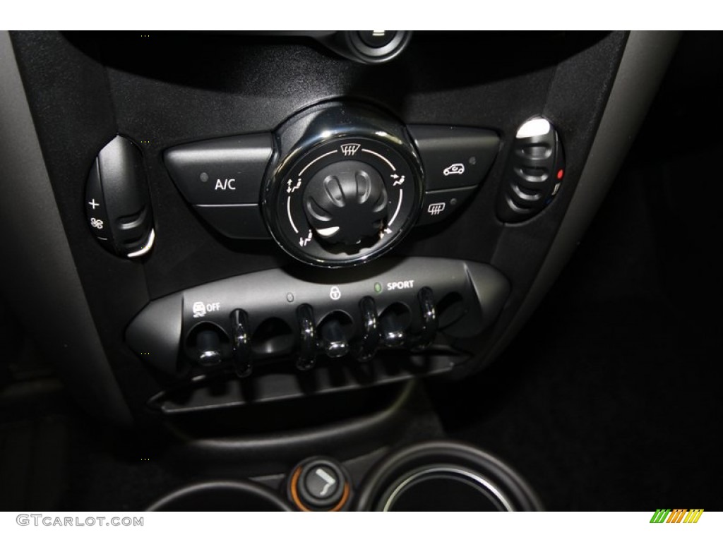 2013 Mini Cooper Countryman Controls Photo #75672580