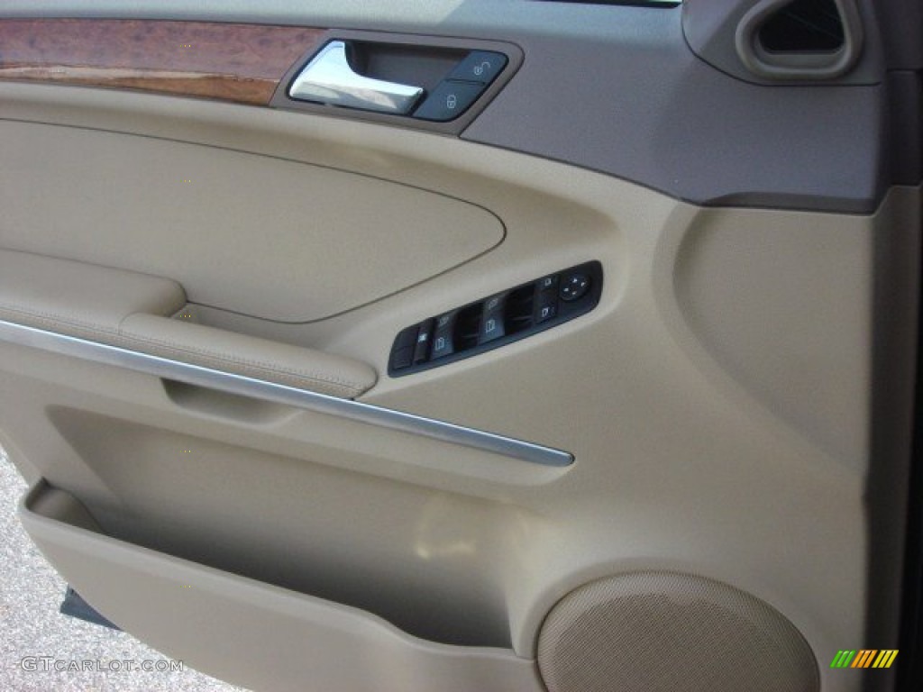 2006 Mercedes-Benz ML 350 4Matic Marks and Logos Photo #75677038