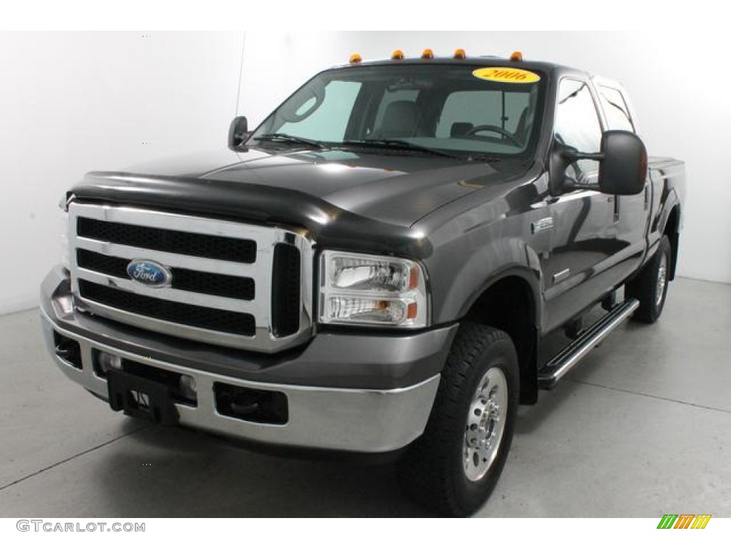2006 F250 Super Duty FX4 Crew Cab 4x4 - Dark Shadow Gray Metallic / Medium Flint photo #2