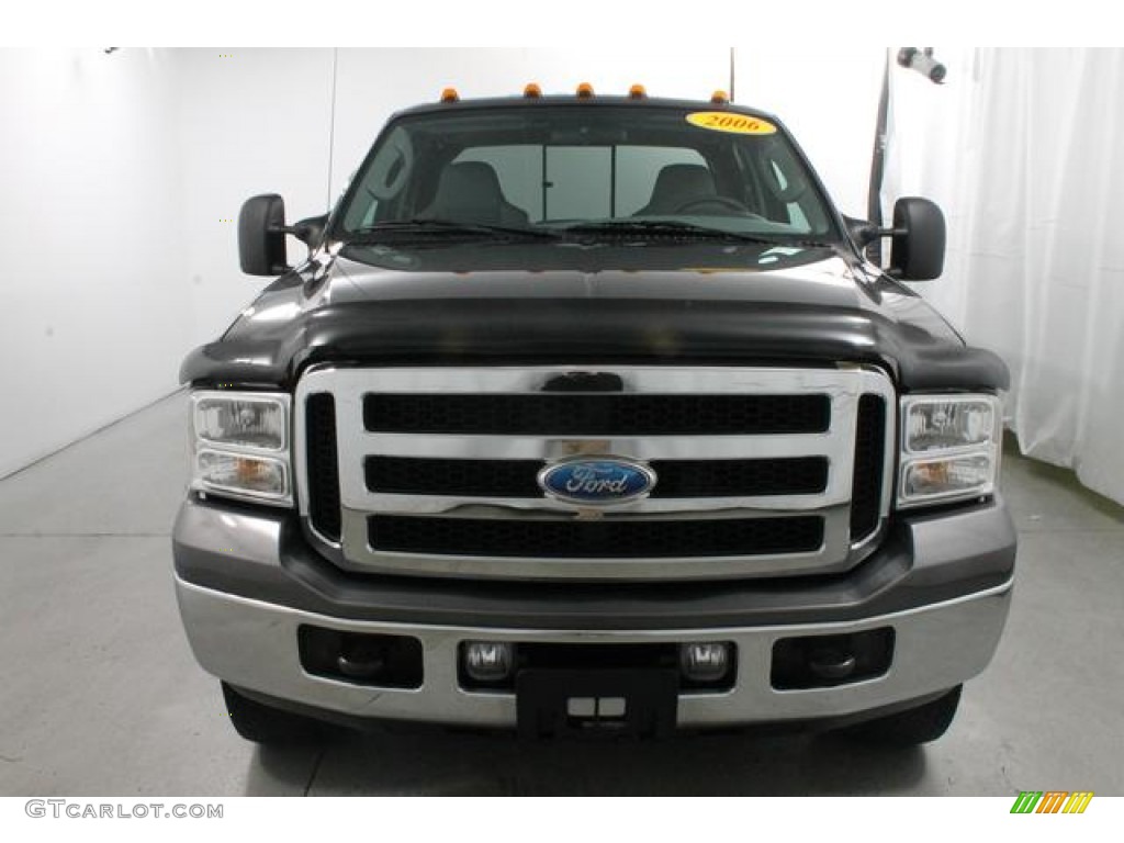 2006 F250 Super Duty FX4 Crew Cab 4x4 - Dark Shadow Gray Metallic / Medium Flint photo #3